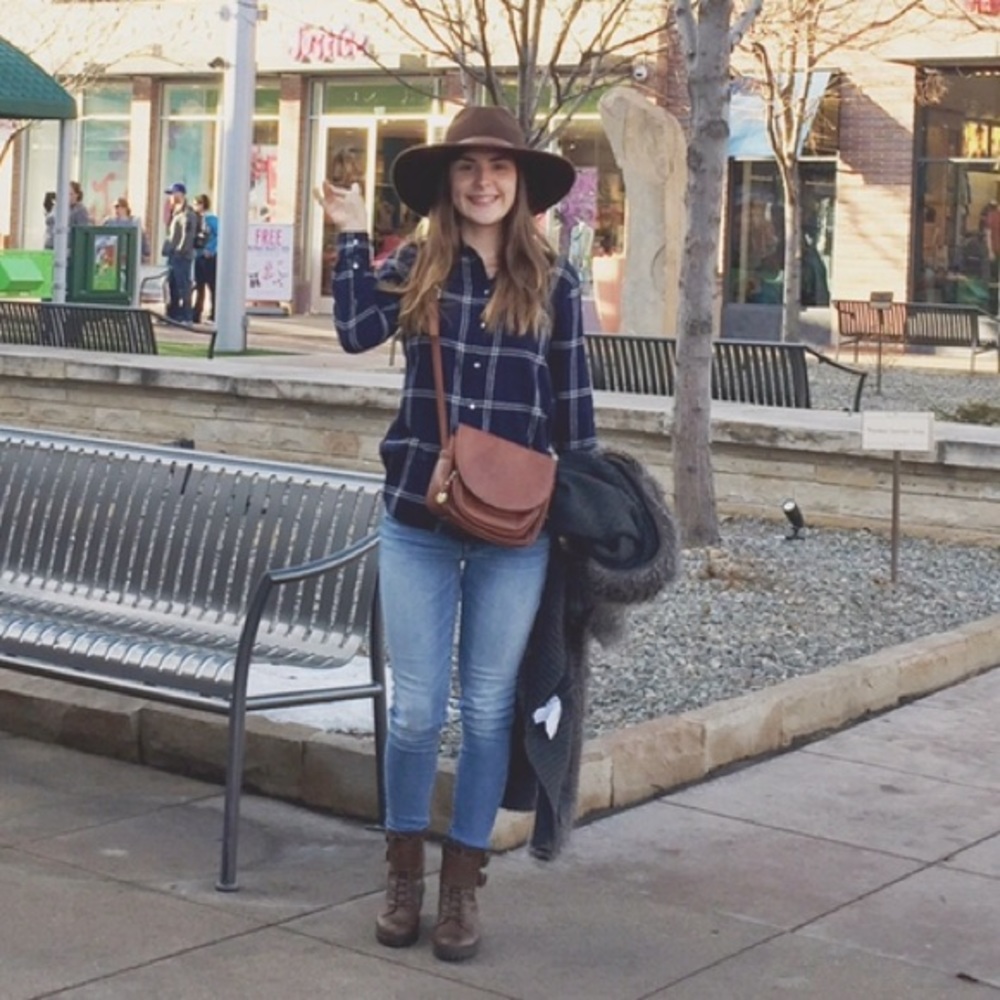 Button down Shirt - Picture 2 of 3